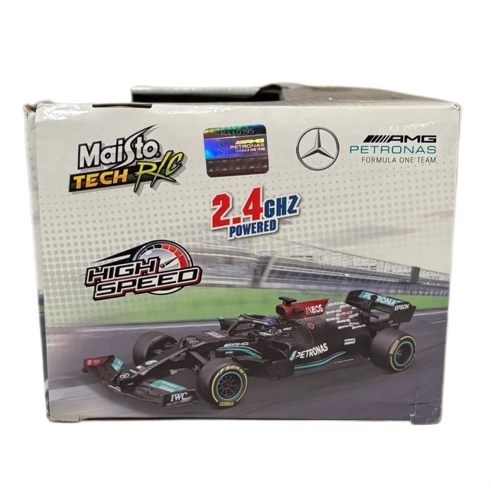 Maisto Tech RC Mercedes-AMG F1 V12 Performance Car - Black and Silver